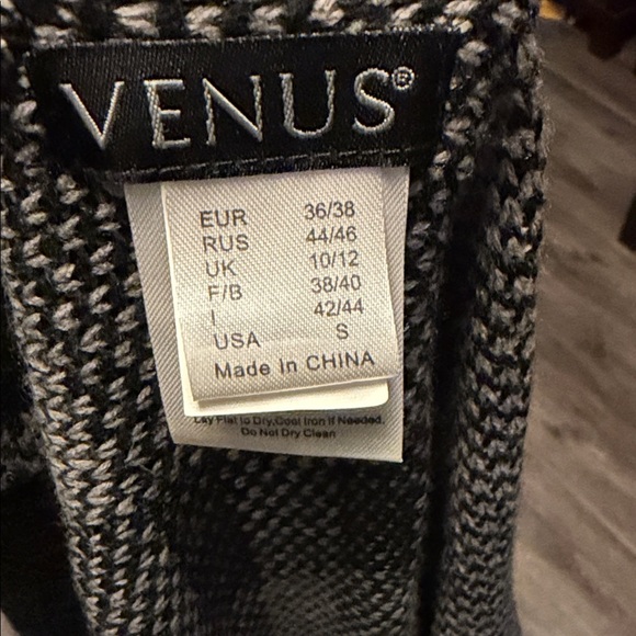 Venus Black and Gray Plaid Long Cardigan - Picture 7 of 10